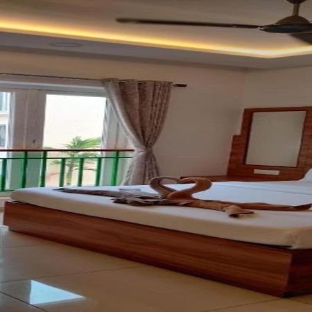 Eerus Den - A Luxurious 2 Bedroom Apartment By Leela Homes อาร์โปรา ภายนอก รูปภาพ